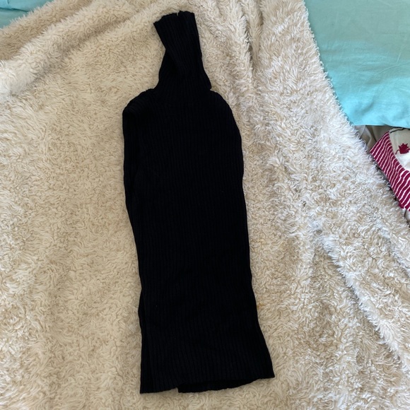 Long and stretchy knit turtleneck tank. - Picture 4 of 4